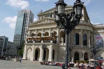 Alte Oper in Begleitung einer Escort Lady